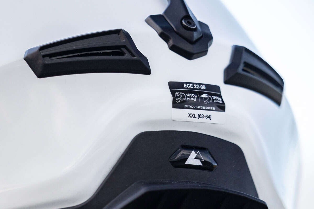 The interior of the Aventuro Carbon Pro, highlighting the Coolmax liner and emergency release cheek pad straps.